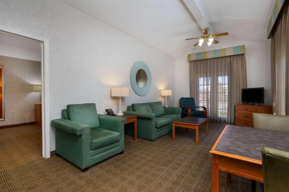 La Quinta Inn & Suites by Wyndham Tampa Bay Airport Image 24
