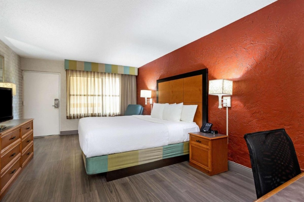La Quinta Inn & Suites by Wyndham Tampa Bay Airport Image 26
