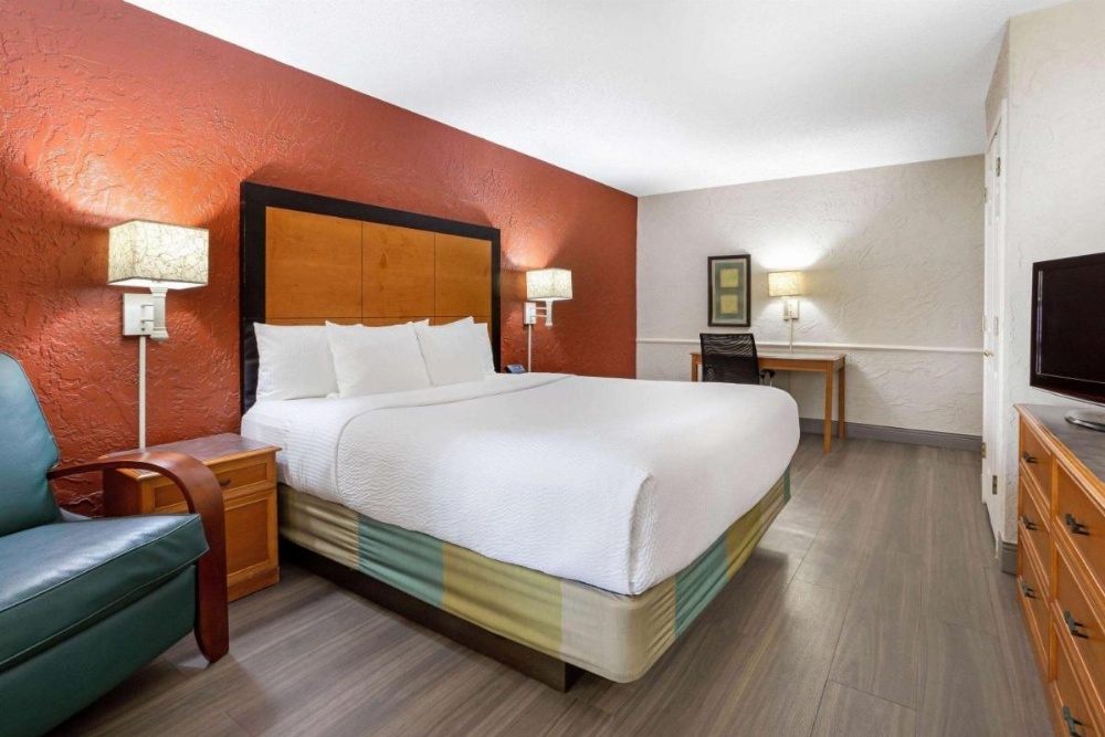 La Quinta Inn & Suites by Wyndham Tampa Bay Airport Image 29